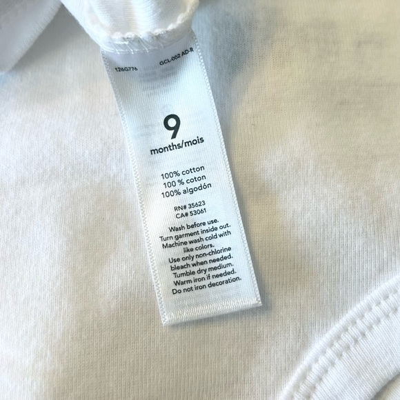 Long sleeve onesie bundle of 4 - new without tags - Carter’s white bodysuits - Picture 3 of 3